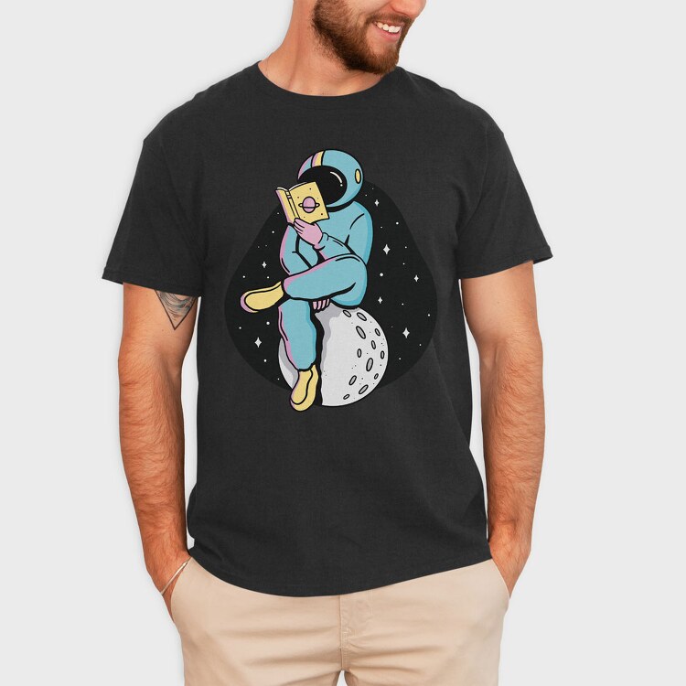 Astronaut Reading moon, Tricou Barbati (Unisex)