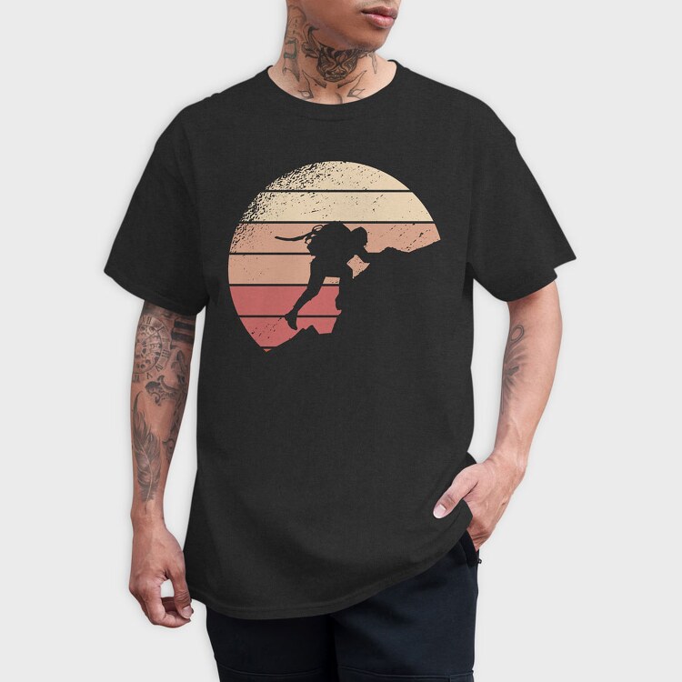 Mountain Climbing Retro Sunset, Tricou Barbati (Unisex)